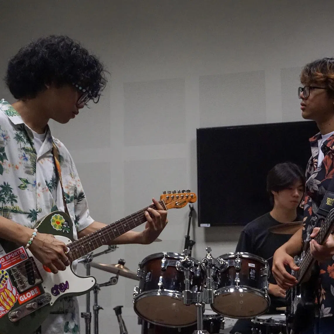 akmusicvox - Music Vox members playing instruments in a jamming session



Credits: Temasek Polytechnic Music Vox