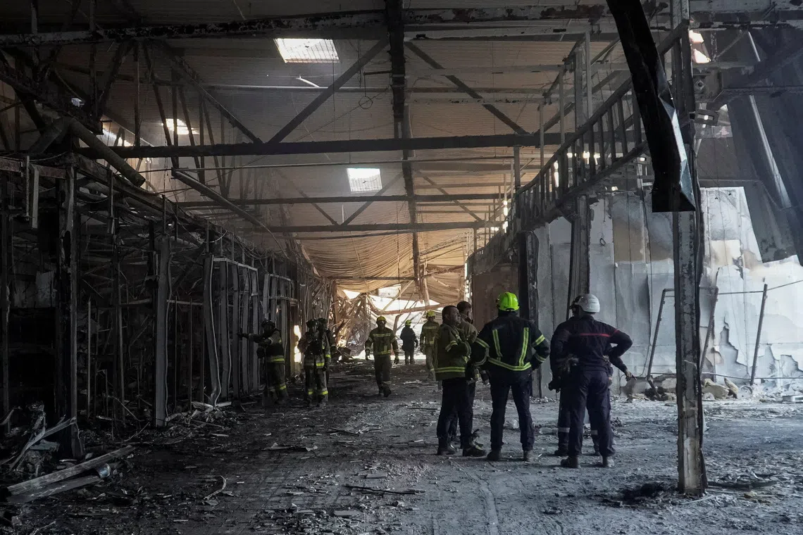 Rescuers work at the site of a shopping centre destroyed by yesterday's Russian drone attack, amid Russia's attack on Ukraine, in the city of Kryvyi Rih, Dnipropetrovsk region, Ukraine, August 22, 2026. REUTERS/Ihor Kuznietsov