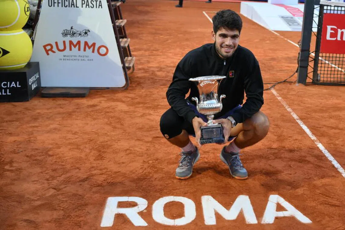 pa12114569 Carlos Alcaraz of Spain poses with the winner's trophy after winning the Men's Singles final match of the Italian Open tennis tournament 2025, in Rome, Italy, 18 May 2025. EPA-EFE/Roberto Ramaccia