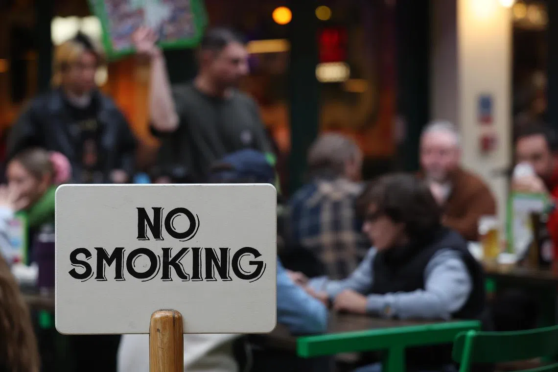 epa11682652 A 'no smoking' sign at a open air food court in London, Britain, 25 October 2024. The UK Government is set to drop a proposed ban on smoking in pub and restaurant gardens. No. 10 Downing Street is considering blocking moves that would include a ban on smoking outdoors in pubs and cafés. The Tobacco and Vapes Bill is facing stern opposition from the hospitality sector, which has already suffered from the Covid pandemic and the cost of living crisis.  EPA-EFE/ANDY RAIN