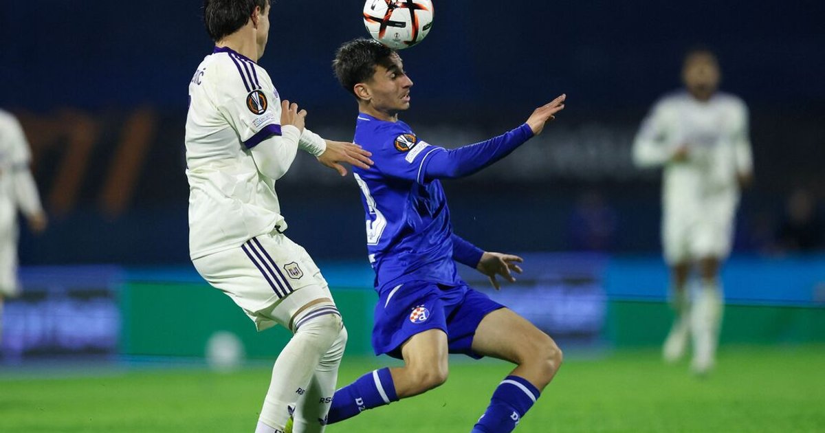 Lyon down Palace in Europa League, Sunderland leave it late
