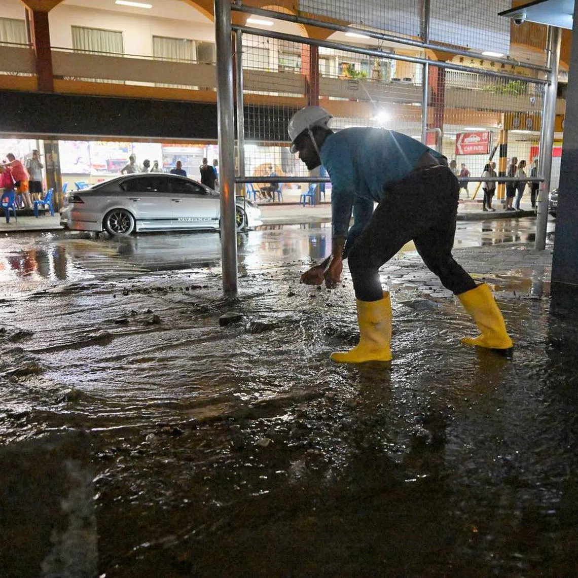 Several residents in a housing estate in the Lavender area experienced a disruption to their water supply after a nearby underground pipe burst on Feb 1. 