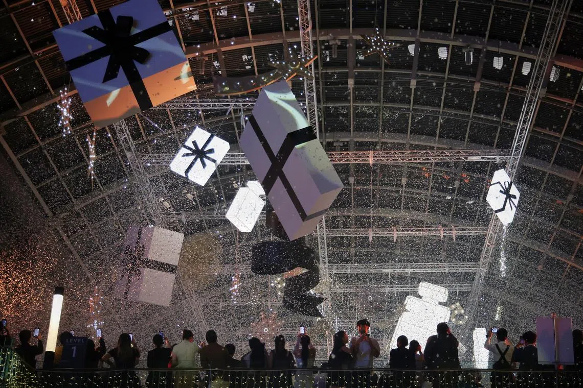 With holiday promotions in full swing. it is prudent to set a budget so that you don't overspend and land in debt.