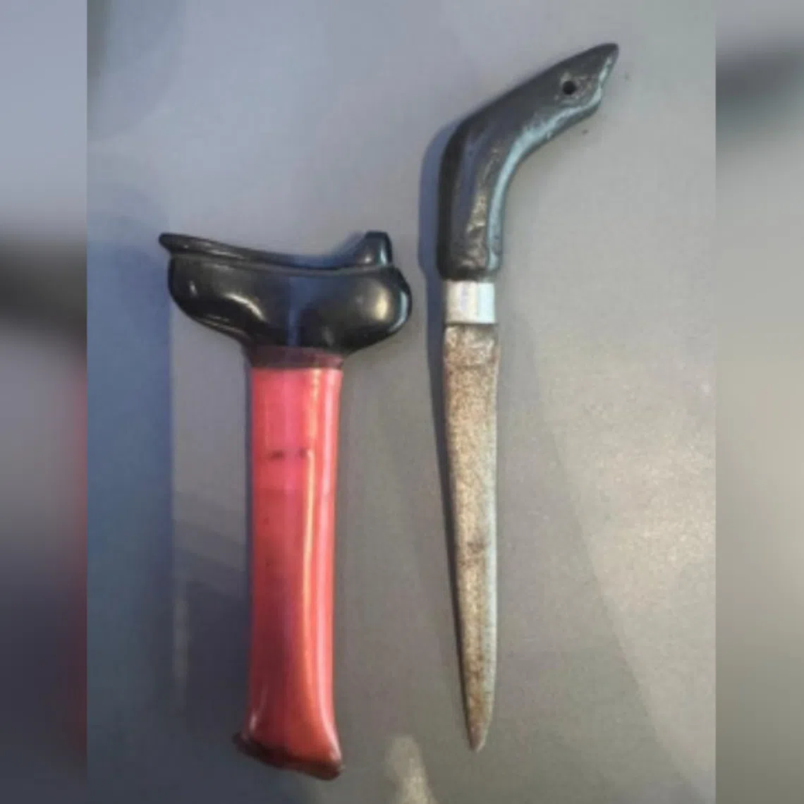 The knife and sheath concealed in the man’s right shoe.