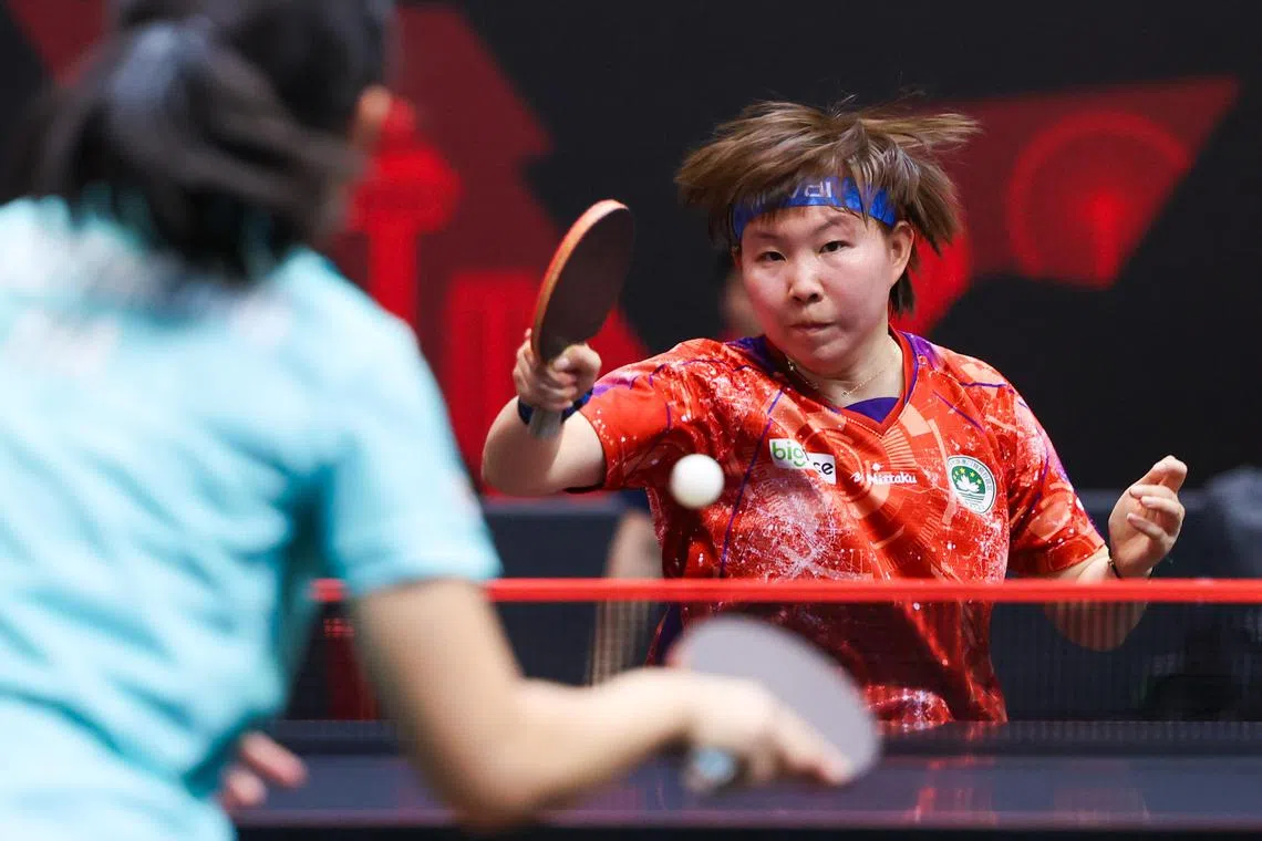 Former China's world No. 1 Zhu Yuling, now representing Macau, beat Thailand's Suthasini Sawettabut 3-0 to make it to the Singapore Smash women's singles main draw.