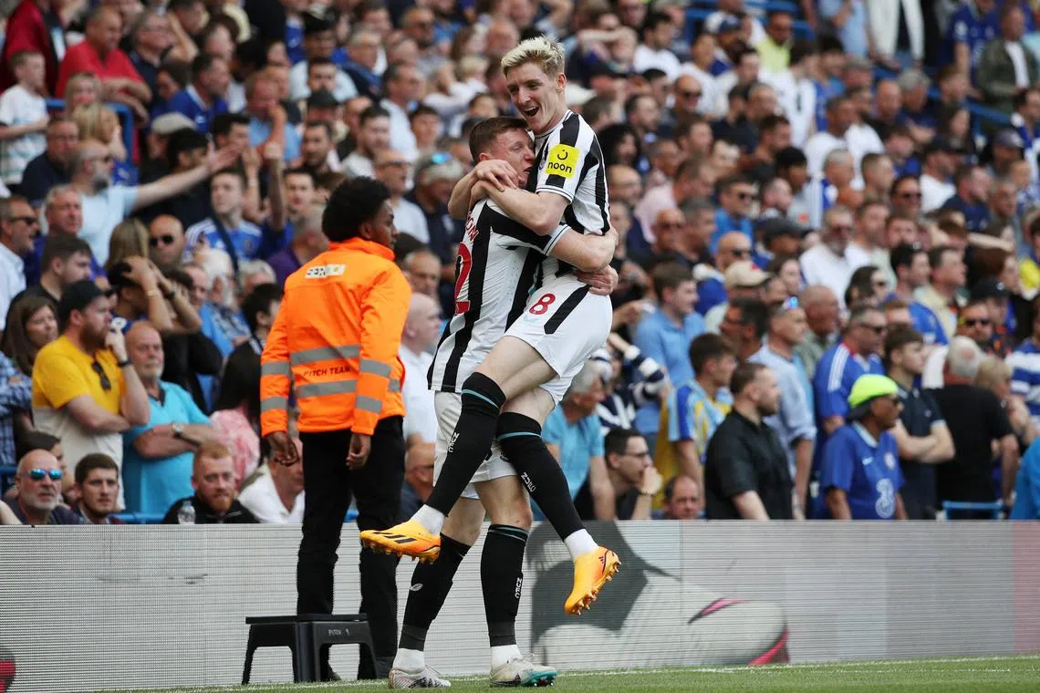 Newcastle United's Anthony Gordon celebrates scoring their first goal with Elliot Anderson.
