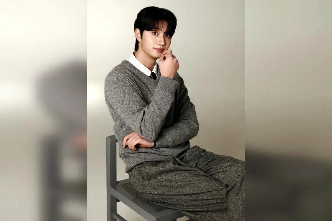 Kim Jae-won stars in Yumi's Cells 3 as the love interest of the protagonist played by South Korean actress Kim Go-eun. 