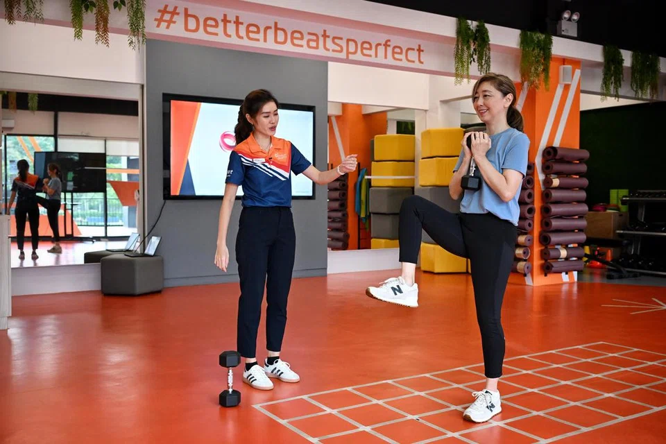 ST20241115_202446800962 Kua Chee Siong/ stbelly/

Story on how strength training is the only way to fight belly fat. 

Sports SG has a programme called Active Health which helps you do that.

Sequential photos of trainer doing 5 strength training movements you can do without equipment, or household items.

Sumiko doing 6 strength training movements.