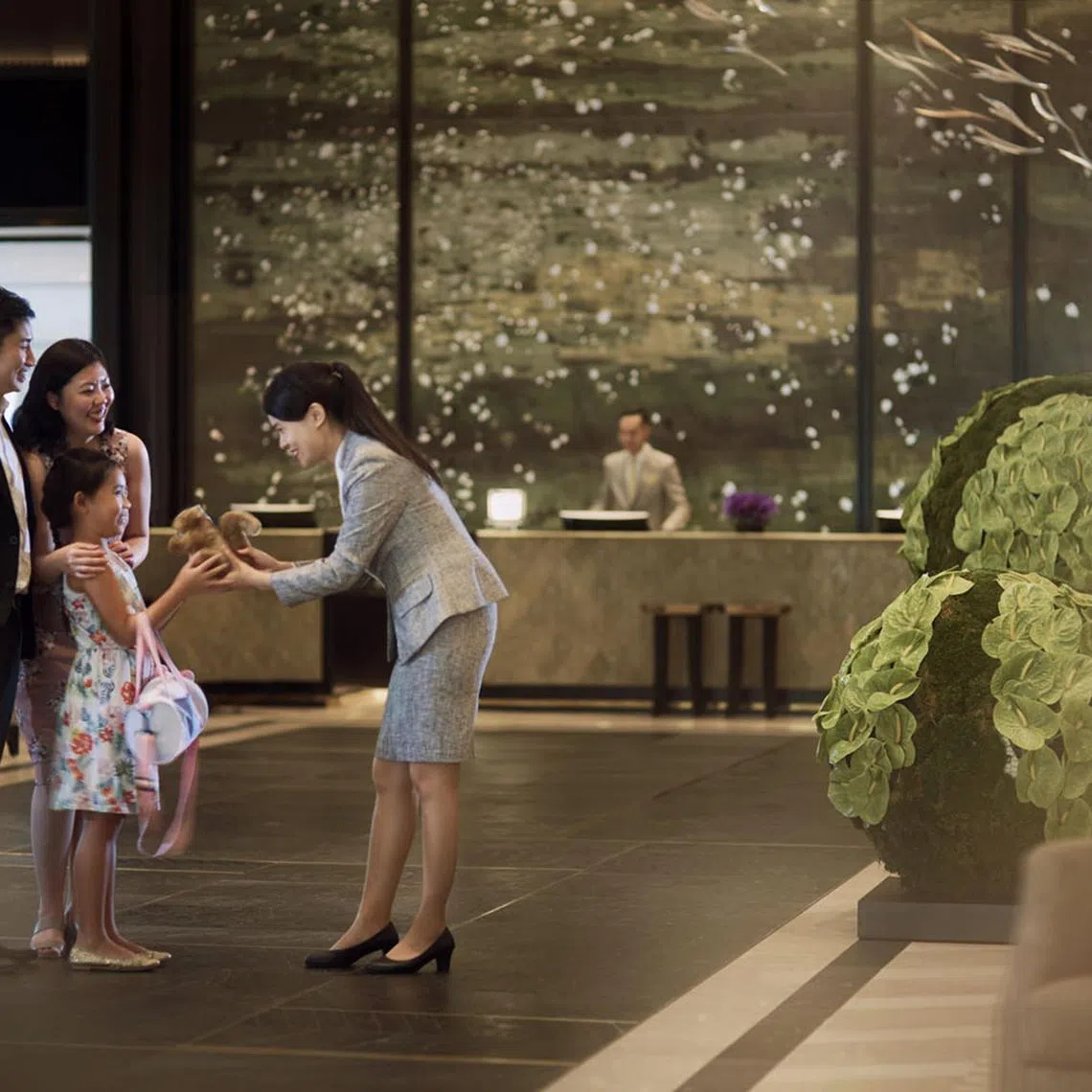 arstatista21 - For the second year in a row, Shangri-la topped the third edition of Singapore’s Best Customer Service survey 2024/2025 - conducted by The Straits Times and leading global data firm Statista.

Source: Shangri-La Singapore