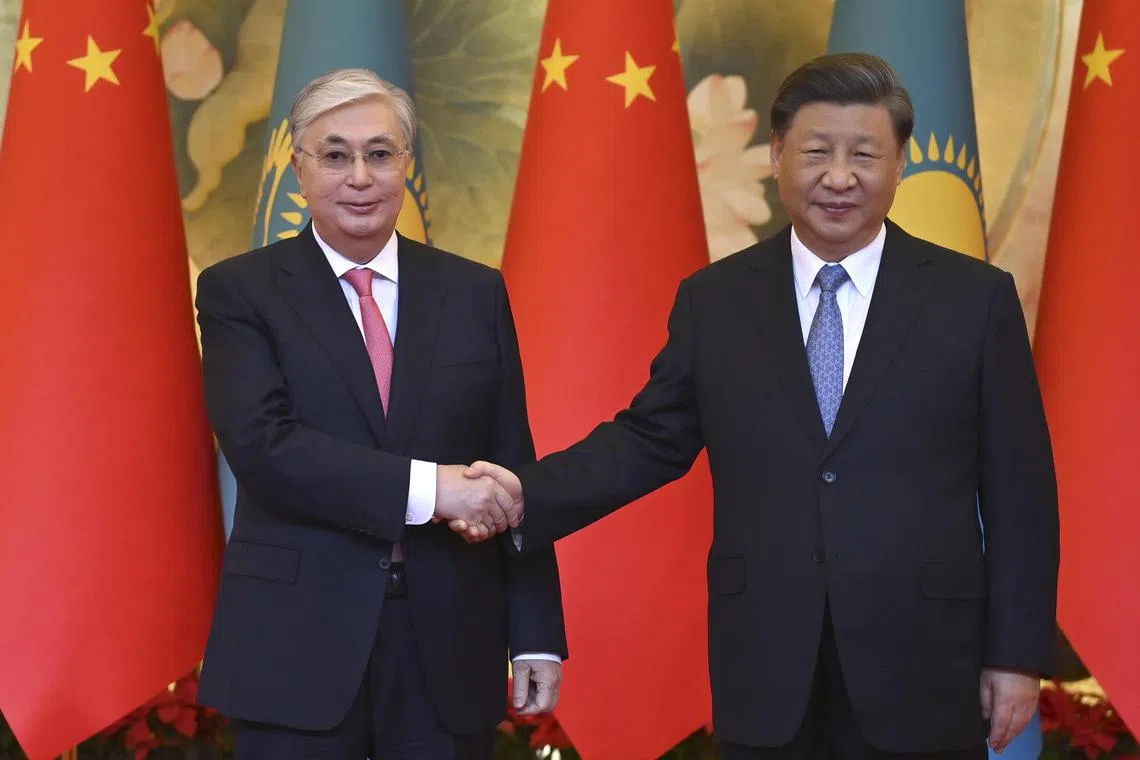 Chinese President Xi Jinping (right) and Kazakhstan's President Kassym-Jomart Tokayev during their meetingin Xi'an on May 17. 