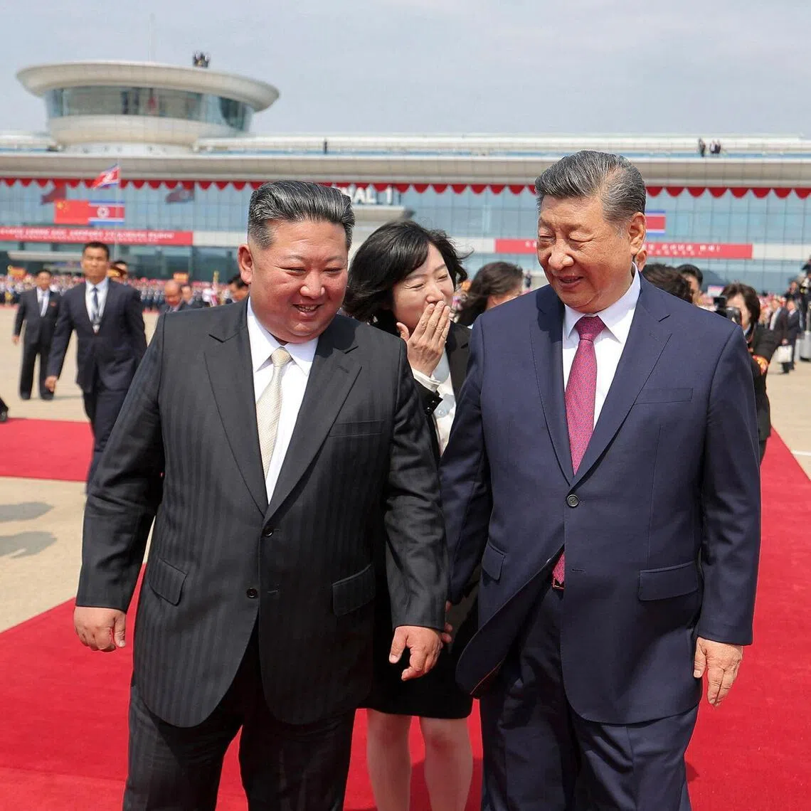 North Korean leader Kim Jong Un (left) said he was ready to work with Chinese president Xi Jinping to further develop North Korea-China “friendly and cooperative relations”.