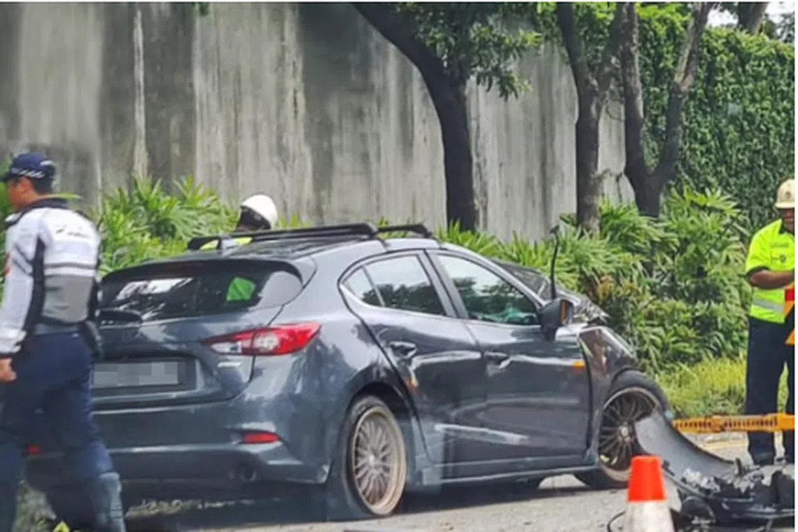 A 40-year-old driver and his 41-year-old passenger are investigated for suspected drug- and traffic-related offences.