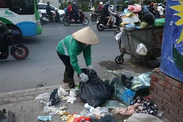 Hanoi to require household waste sorting and allow collectors to refuse unsorted rubbish