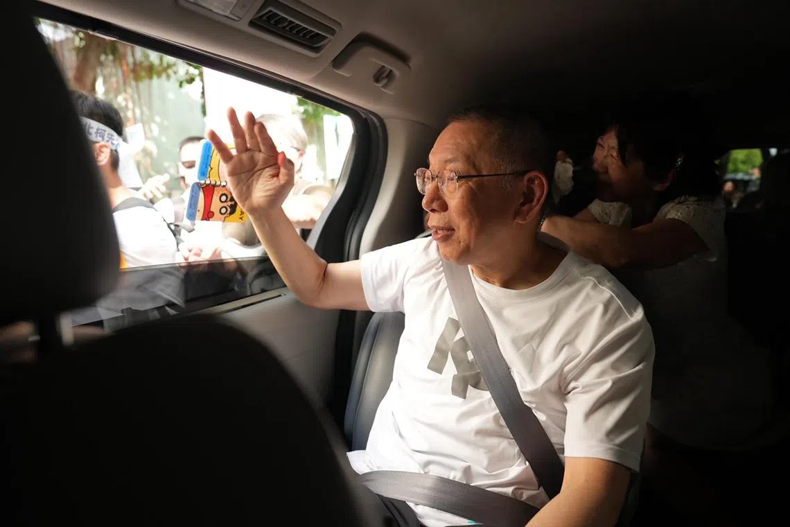 wyyko - Ko Wen-je's supporters turned out to cheer him upon his release on Sept 8. Credit: Taiwan People's Party