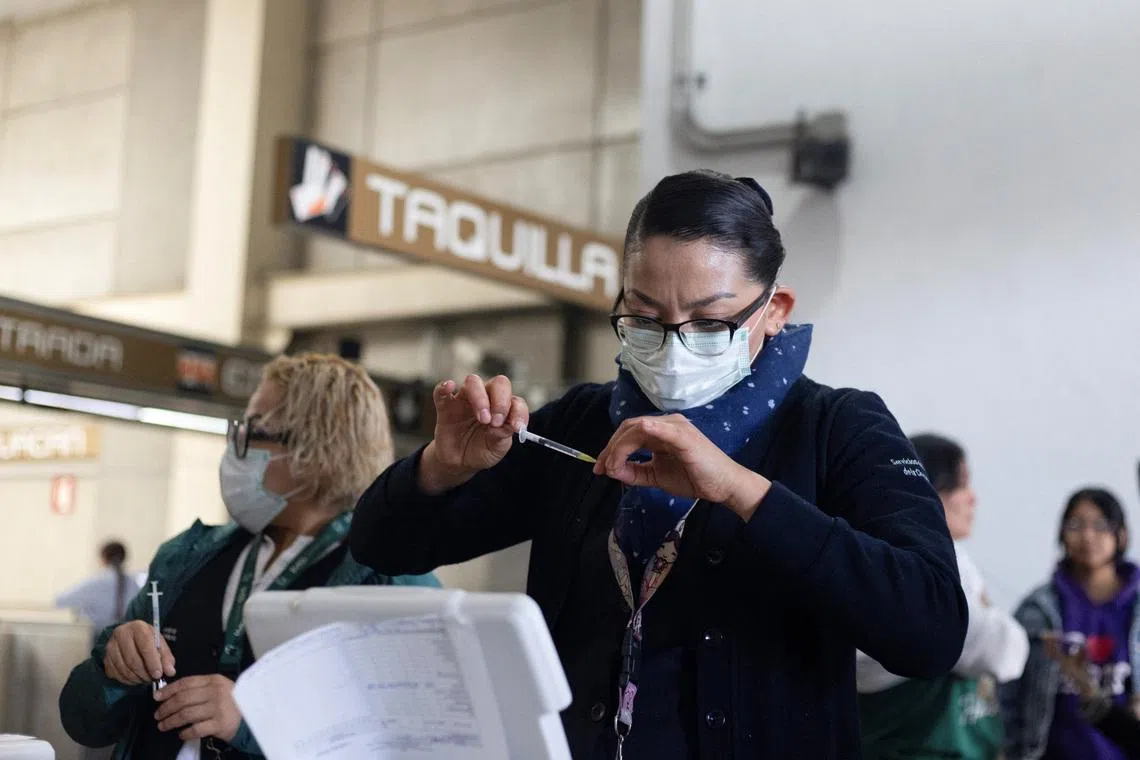 Healthcare workers prepare measles vaccine as health authorities in Mexico launch vaccination campaigns to curb the surge in cases and prevent wider regional transmission, at the Culhuacan metro station in Mexico City, Mexico, February 9, 2026. REUTERS/Quetzalli Nicte‑Ha
