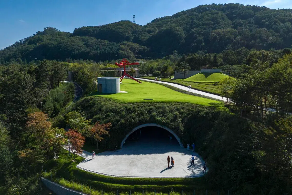 “Ground,” a permanent installation by Antony Gormley and Tadao Ando at Museum San in Wonju, South Korea, Sept. 10, 2025. The British sculptor Antony Gormley and the Japanese architect Tadao Ando designed an installation evoking the ancient Roman dome. Building it was complicated. (Chang W. Lee/The New York Times)