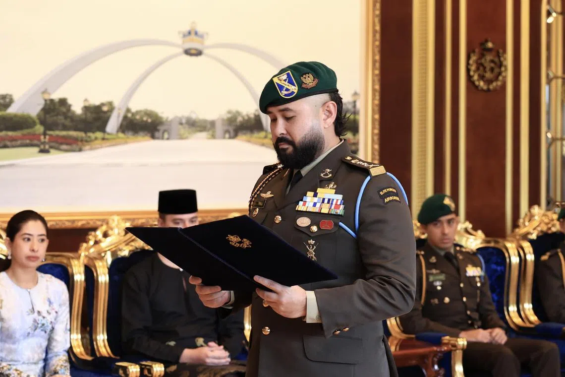 fdtmj28// JOHOR BAHRU, 28 Jan -- Tunku Mahkota Johor Tunku Ismail Sultan Ibrahim reading the certificate of appointment as the Acting Sultan of Johor in the Inauguration Ceremony of the Acting Sultan of Johor at Istana Bukit Serene today.
