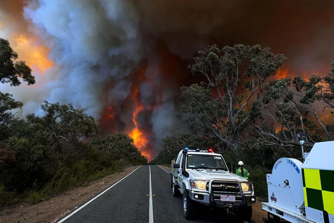 About 600 firefighters were battling the blaze in Australia's Grampians National Park, 240km west of Melbourne.