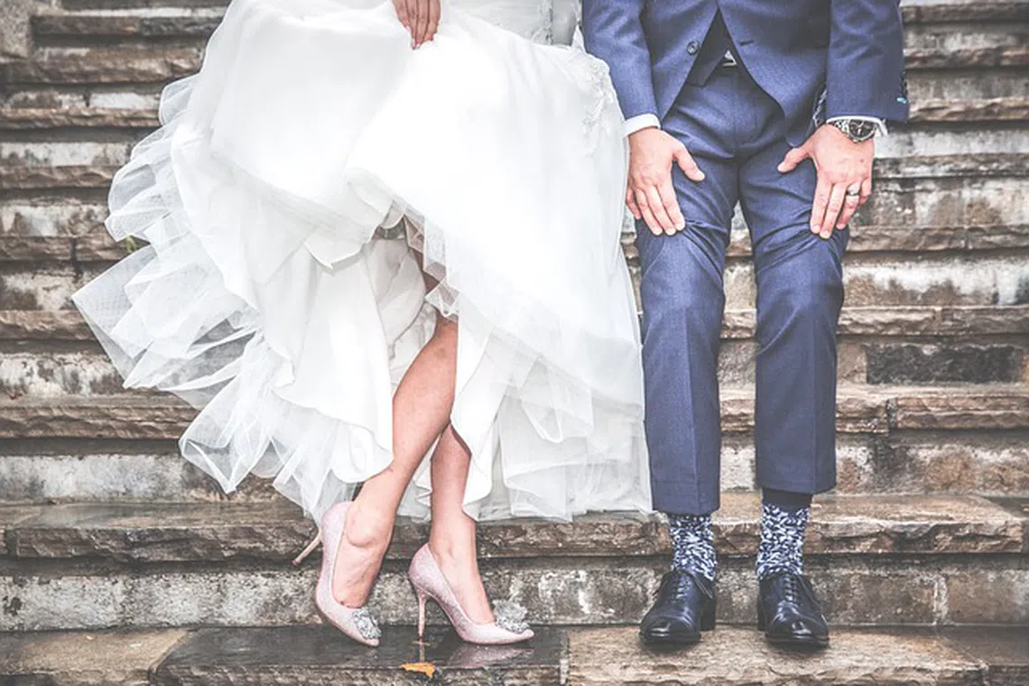 Lawyers advise clients to research and find out if their photographer has experience, good credentials and track record.