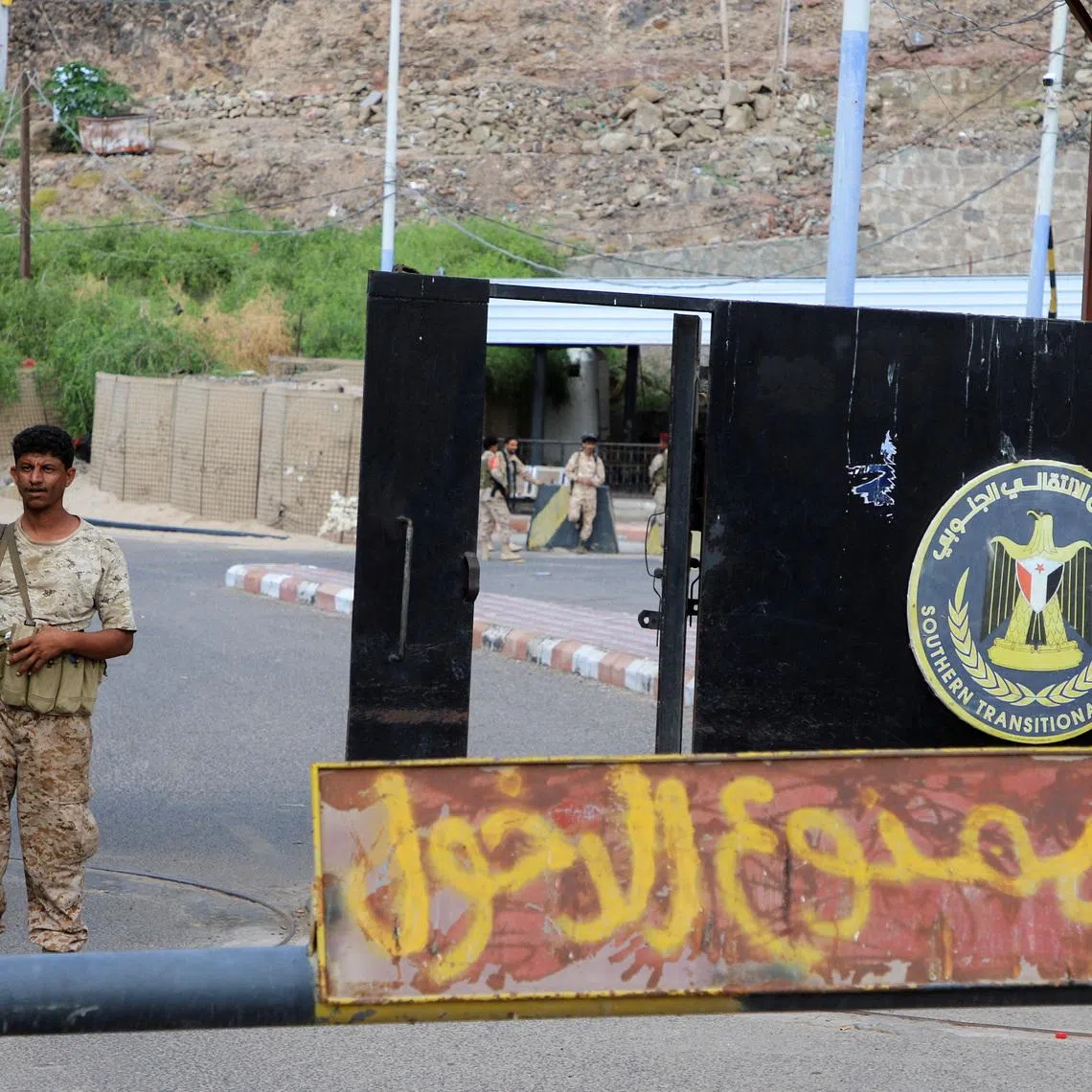 FILE PHOTO: A soldier stands guard outside the headquarters of the Southern Transitional Council in Aden, Yemen January 8, 2026. REUTERS/Fawaz Salman/File Photo