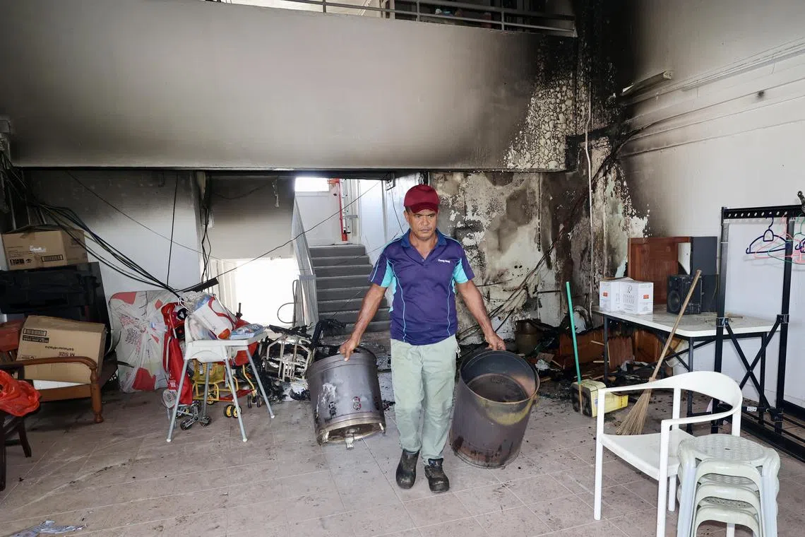 CMG20250713-WooFL01/菜市组屋走廊杂物起火[Blk 52 Chai Chee Street ,level 13]