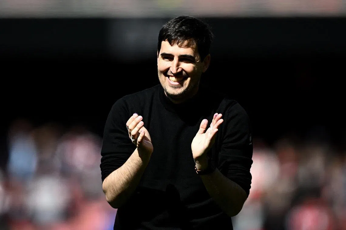 Soccer Football - Premier League - Arsenal v AFC Bournemouth - Emirates Stadium, London, Britain - April 11, 2026 AFC Bournemouth manager Andoni Iraola applauds fans after the match REUTERS/Dylan Martinez