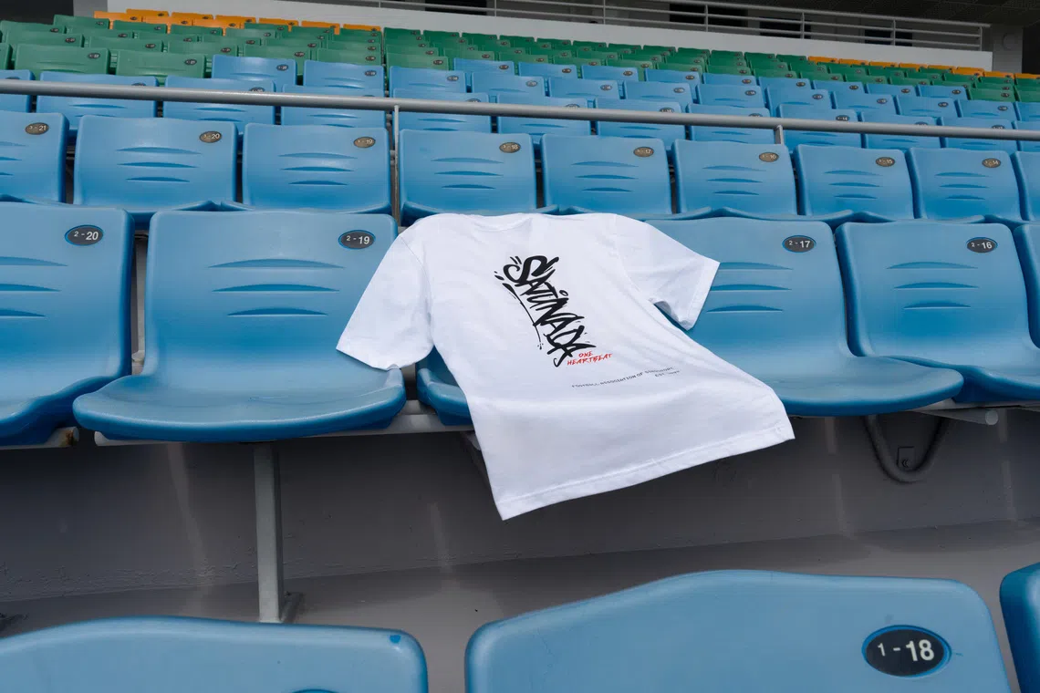 The fan wear collection kicks off with a T-shirt designed in collaboration with local visual artist Slac Satu, which features the national team’s rallying cry “Satu Nada”.