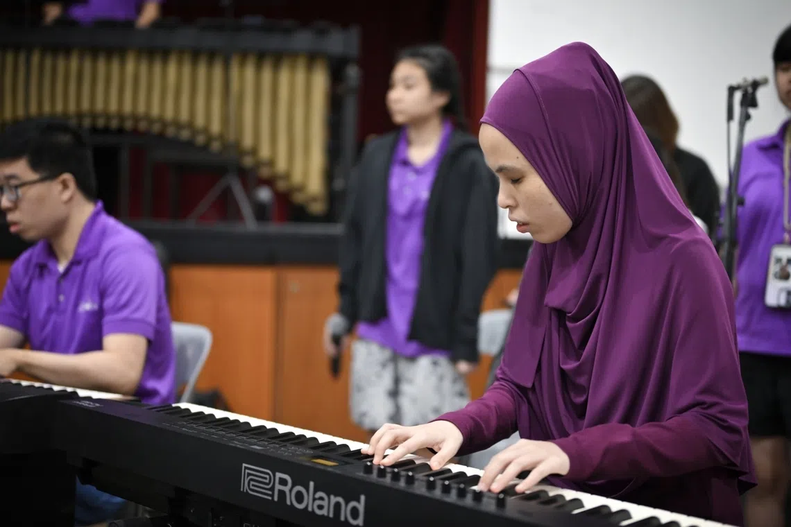 Ms Siti Sakinah Zainal, 29, who is blind and started learning the piano by playing along to her father singing Malay songs, begins one of The Purple Symphony’s songs. PHOTO: CAROLINE CHIA