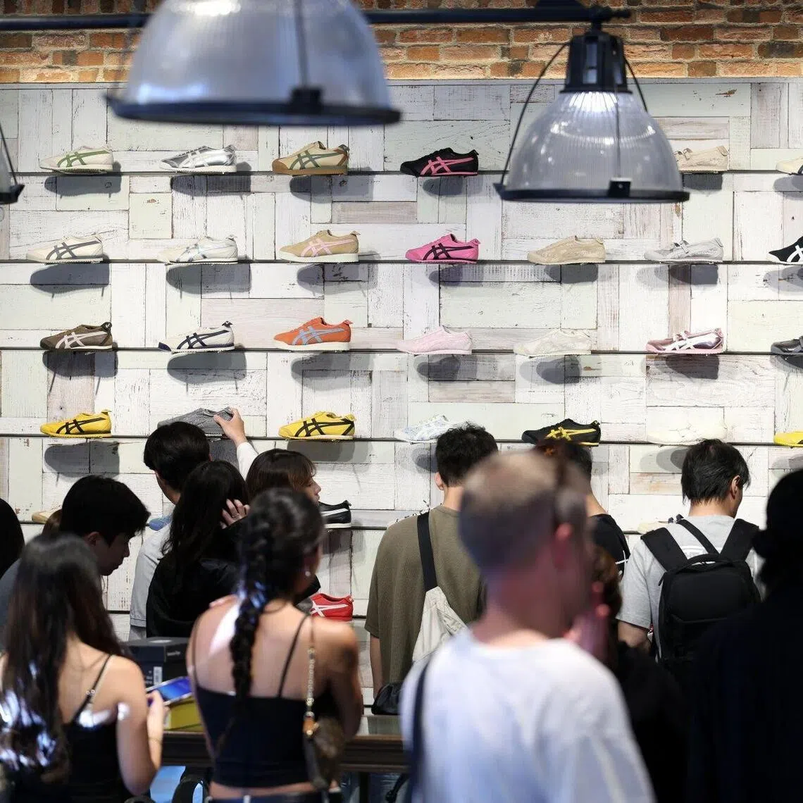 Asics is spinning off Onitsuka Tiger, the 77-year-old Japanese shoe brand.
