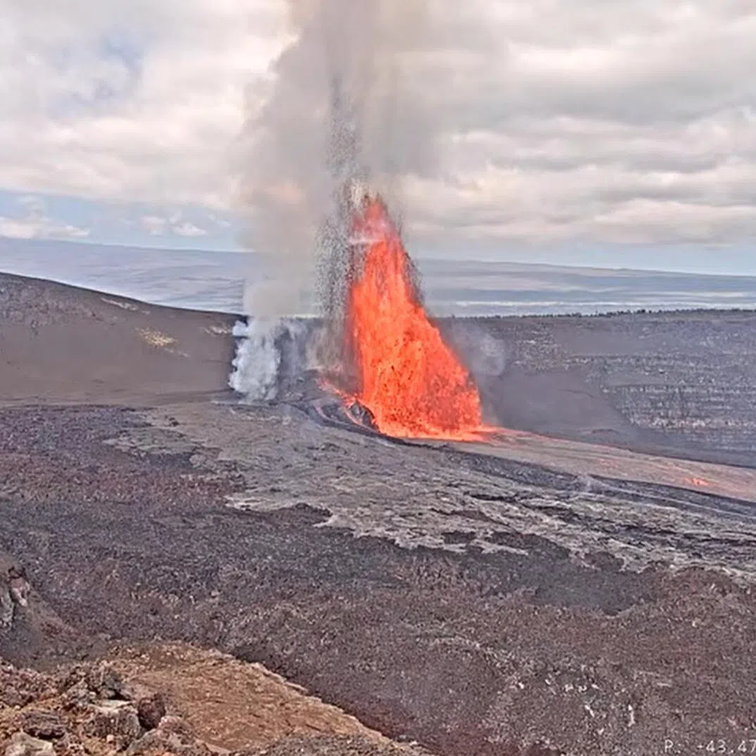 Incandescent lava from Kilauea was being hurled more than 460m into the air, with plumes of smoke and gases rising as high as 6km.
