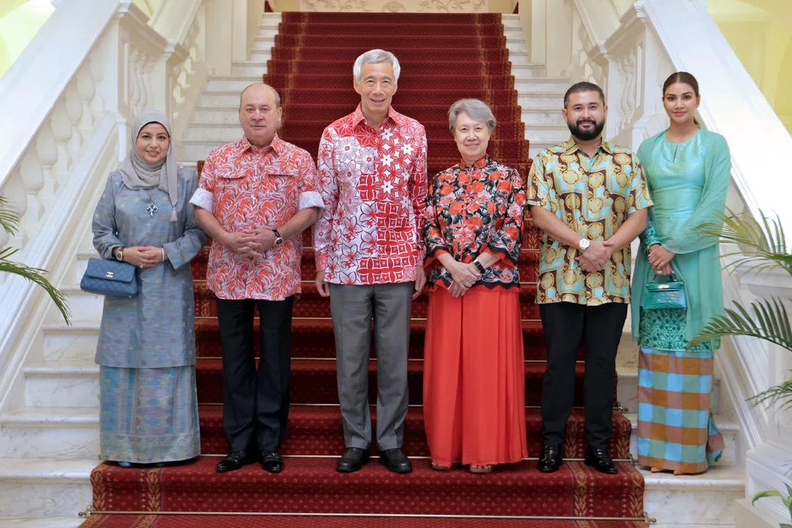 Prime Minister Lee Hsien Loong and his wife Ho Ching (centre) welcome Johor's Sultan Ibrahim Iskandar (on Mr Lee's right) and Queen Raja Zarith Sofiah, and Johor Crown Prince Tunku Ismail Ibrahim and his wife Che’ Puan Besar Khaleeda, at the Istana on Tuesday.
