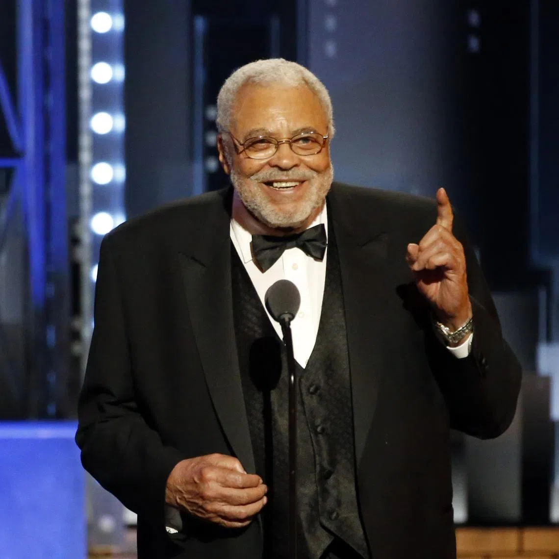 FILE PHOTO: 71st Tony Awards – Show – New York City, U.S., 11/06/2017 - James Earl Jones - Tony Lifetime Achievement. REUTERS/Carlo Allegri/File Photo