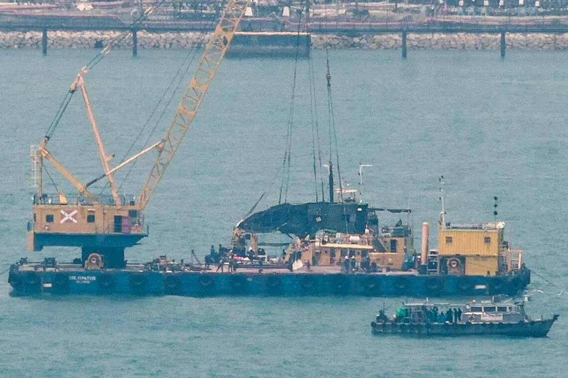 In photos of the salvage operations taken on March 30, a yellow crane can be seen on a floating platform, with its jib extending upwards.