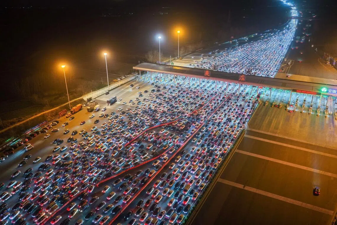 Drivers merge onto expressway lanes after passing through the Wuzhuang toll station in Chuzhou, eastern China’s Anhui Province on February 22, at the end of the Spring Festival holiday marking the Year of the Horse.