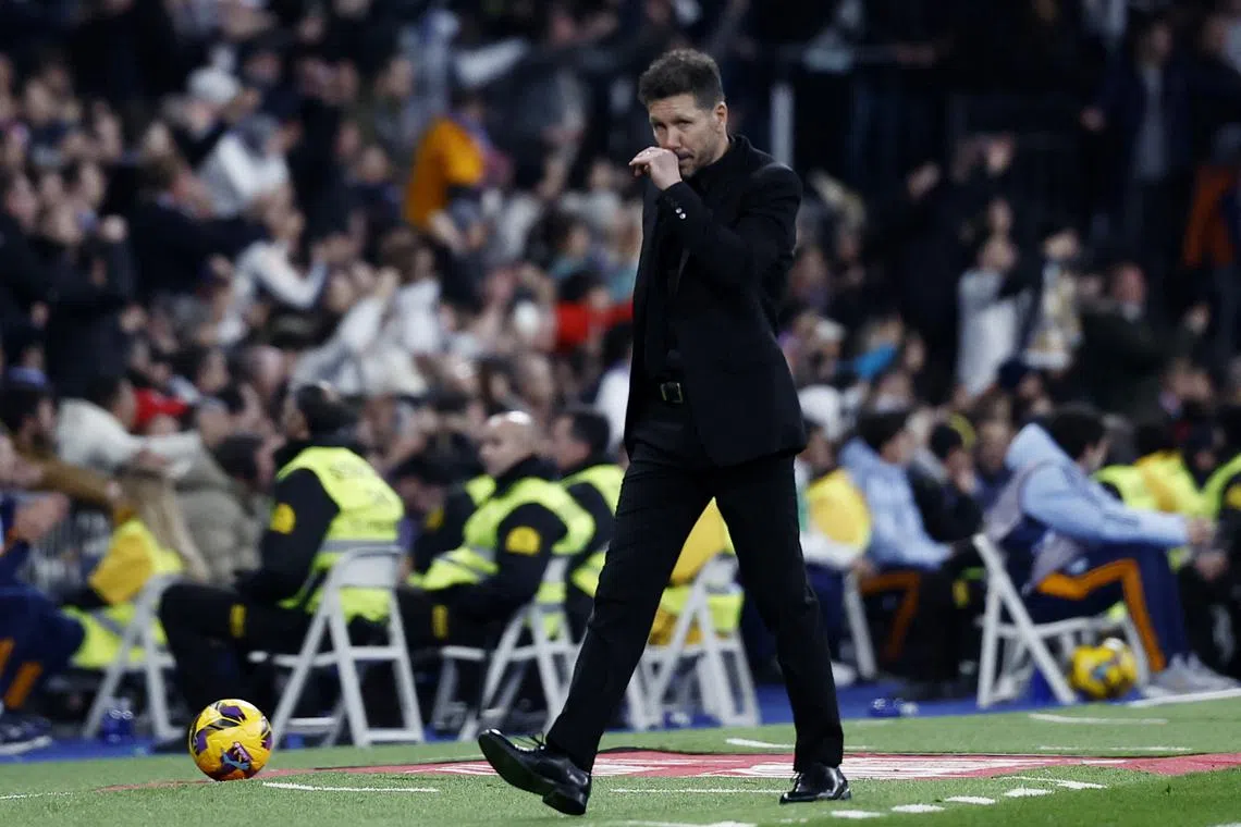 Soccer Football - LaLiga - Real Madrid v Atletico Madrid - Santiago Bernabeu, Madrid, Spain - February 8, 2025 Atletico Madrid coach Diego Simeone reacts during the match REUTERS/Juan Medina