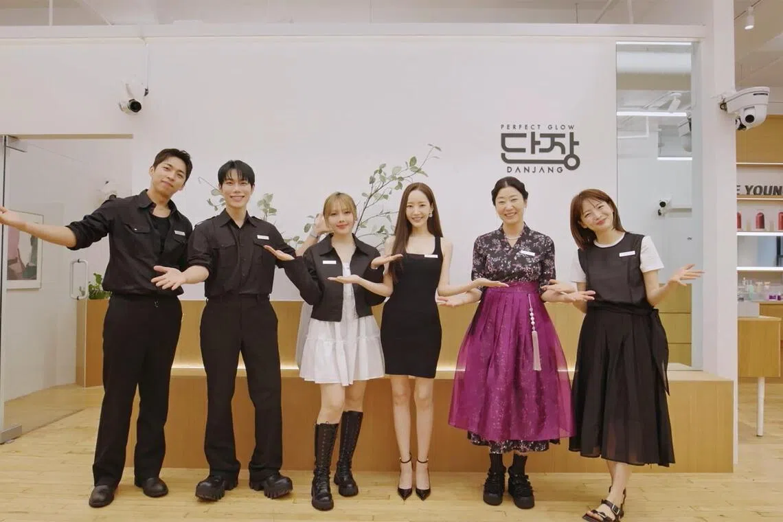 glow19 - The cast of K-reality show Perfect Glow

Source/copyright: PRIME VIDEO