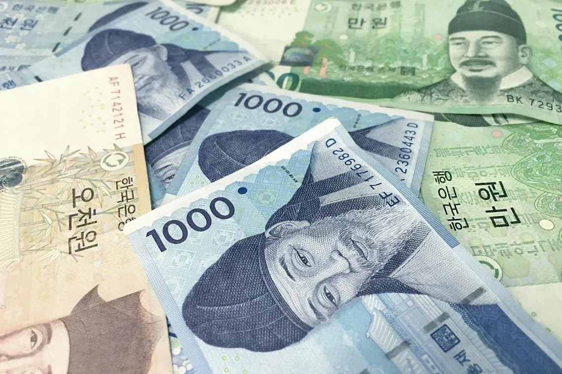 Korean won breaches 1,560 per US dollar for first time since 2009