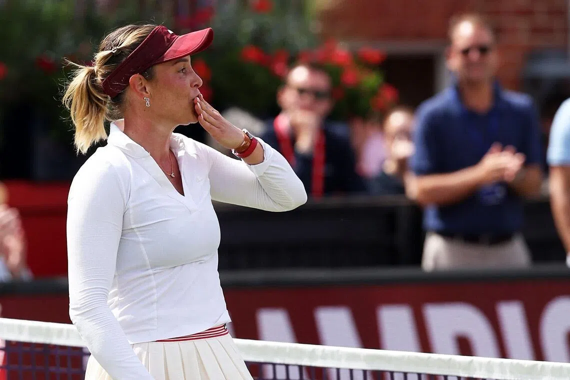 Croatia's Donna Vekic celebrating after beating Briton Emma Raducanu 6-0, 7-6 (8-6) in thr Queen's Club final in west London on June 14, 2026. 