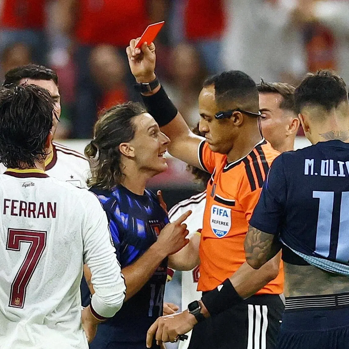 Referee Ismail Elfath showing a red card to Uruguay’s Agustin Canobbio during their 1-0 loss to Spain in a World Cup Group H match on June 26.
