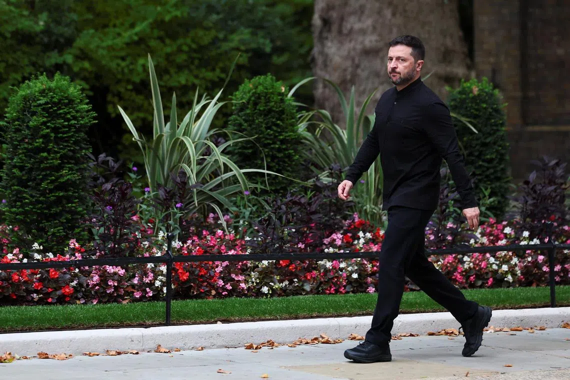 Ukrainian President Volodymyr Zelenskiy walks to meet British Prime Minister Keir Starmer at Downing Street, in London, Britain, August 14, 2025. REUTERS/Isabel Infantes/File Photo
