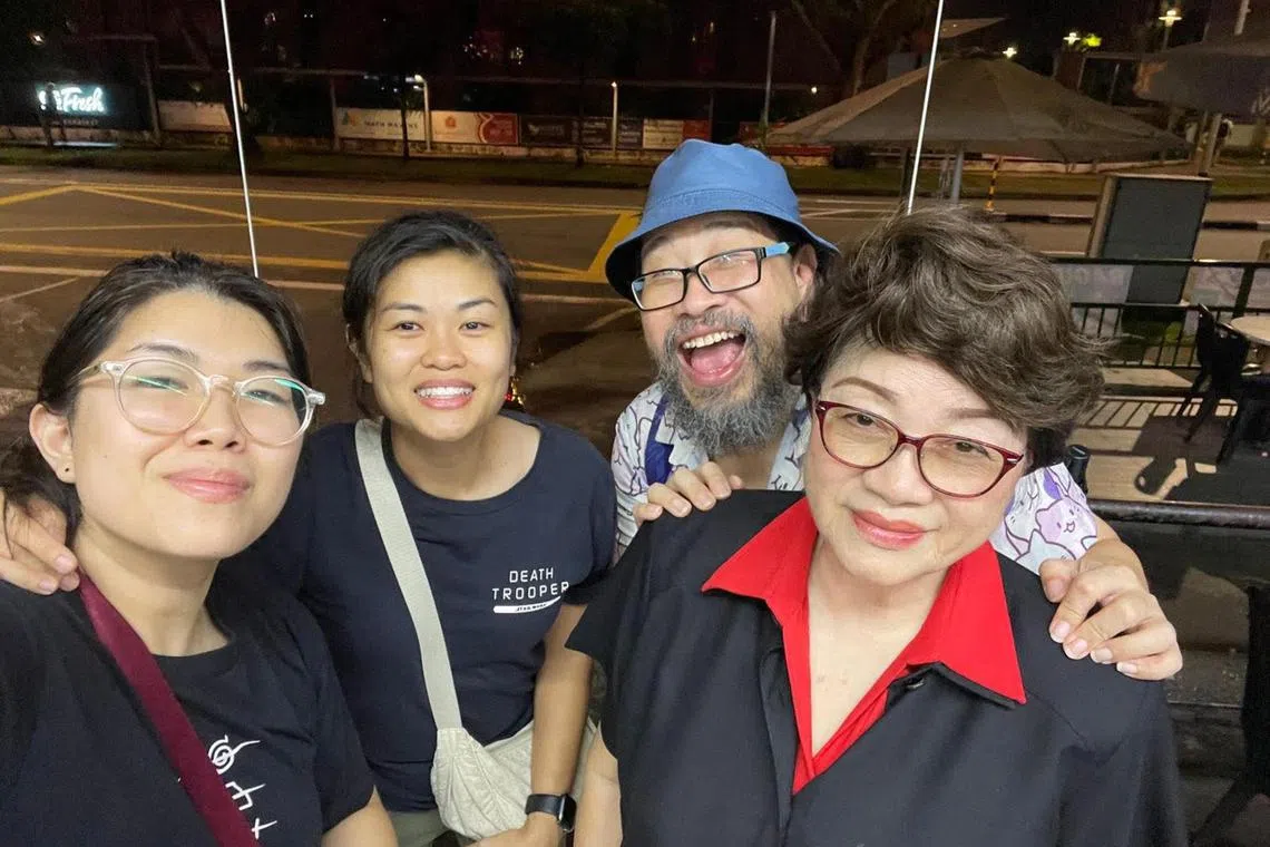 cxjonathan - Playwright Jonathan Lim with sisters Diana Choo, Angelyn Choo and mother Irene Phang. 


PHOTO: COURTESY OF DIANA CHOO