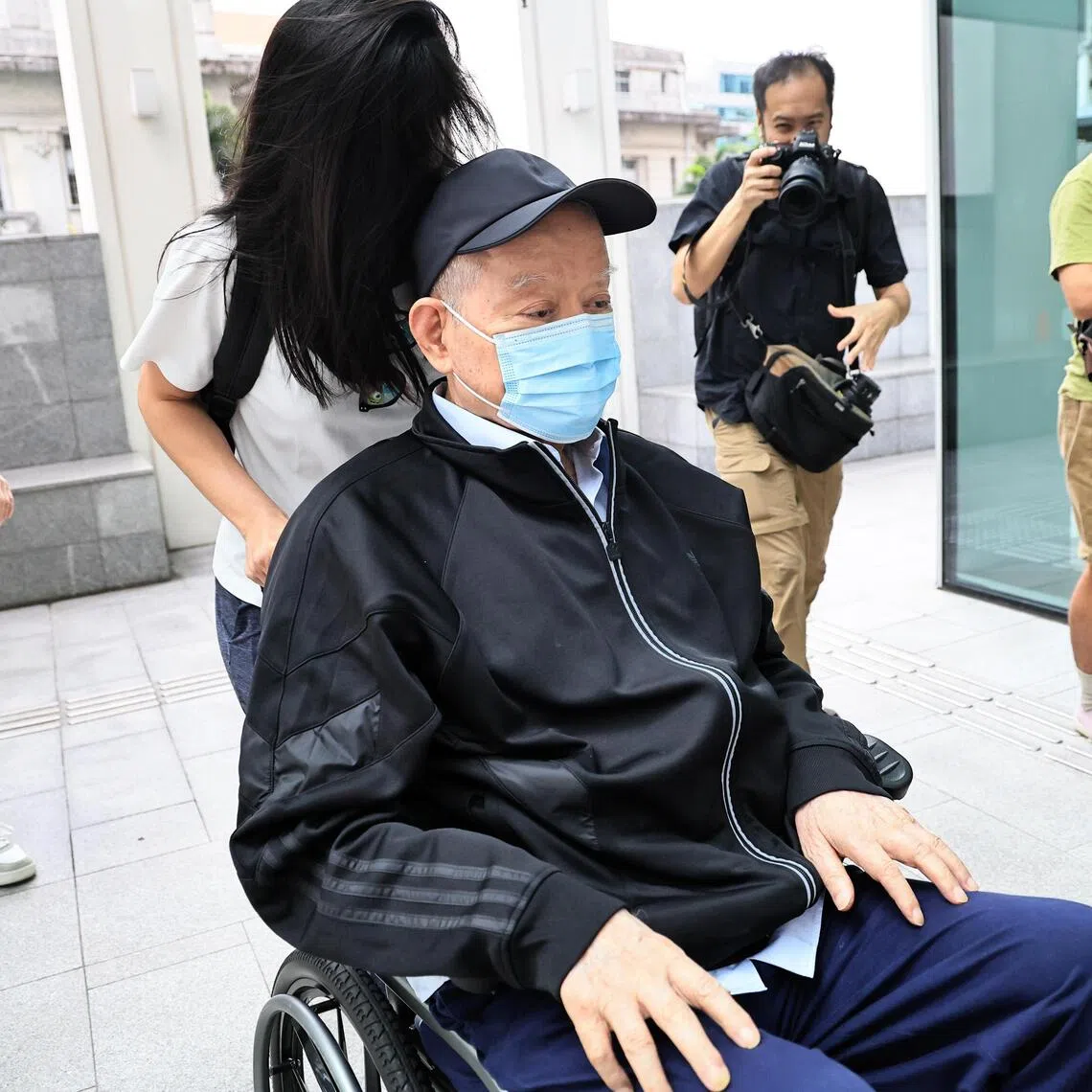 ST20241118_202406000320  Kelvin Chng

 gllim18

Suggested Caption : ID confirmed by Photog Kelvin Chng Lim Oon Kuin aka OK Lim, appealing on his 17-year and 6-month sentences on Nov 18, 2024

RightsUsageTerms : SPH EDITORIAL USE ONLY

Copyright : SPH

Source : ST

Byline : KELVIN CHNG


Caption/Body : ID confirmed by Photog Kelvin Chng Lim Oon Kuin aka OK Lim appealing for his 17-year and 6-month sentencing on Nov 18, 2024 1. Lim Oon Kuin aka OK Lim: He's the Hin Leong founder convicted of offences including cheating. Sentencing at 230pm in 24A (Grace from biz desk) An earlier report: https://www.straitstimes.com/singapore/hin-leong-founder-ok-lim-convicted-of-3-criminal-charges-of-cheating-forgery