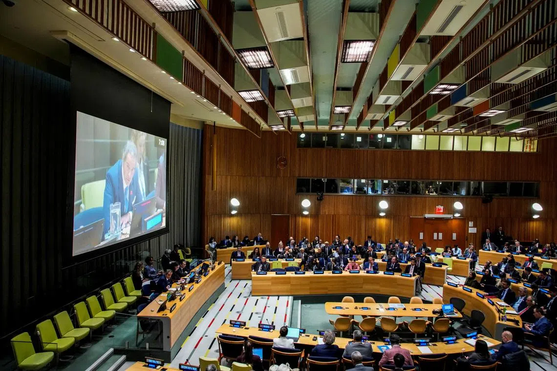 Candidates for UN's top job urge its renewal and b