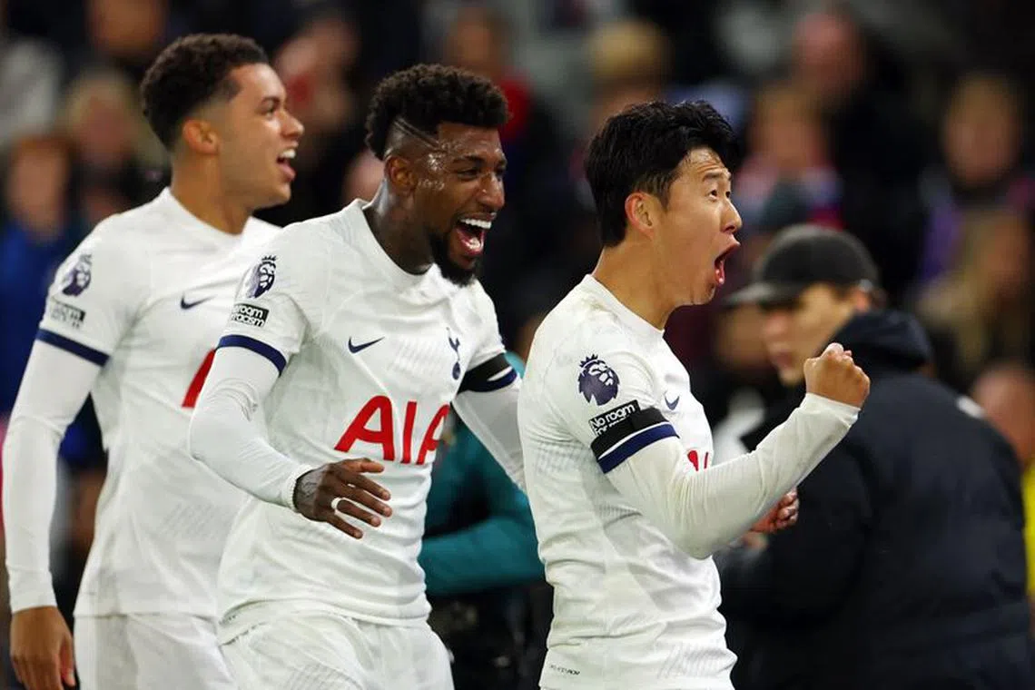 Soccer Football - Premier League - Crystal Palace v Tottenham Hotspur - Selhurst Park, London, Britain - October 27, 2023 Tottenham Hotspur's Son Heung-min celebrates scoring their second goal with Brennan Johnson and Emerson Royal REUTERS/Toby Melville