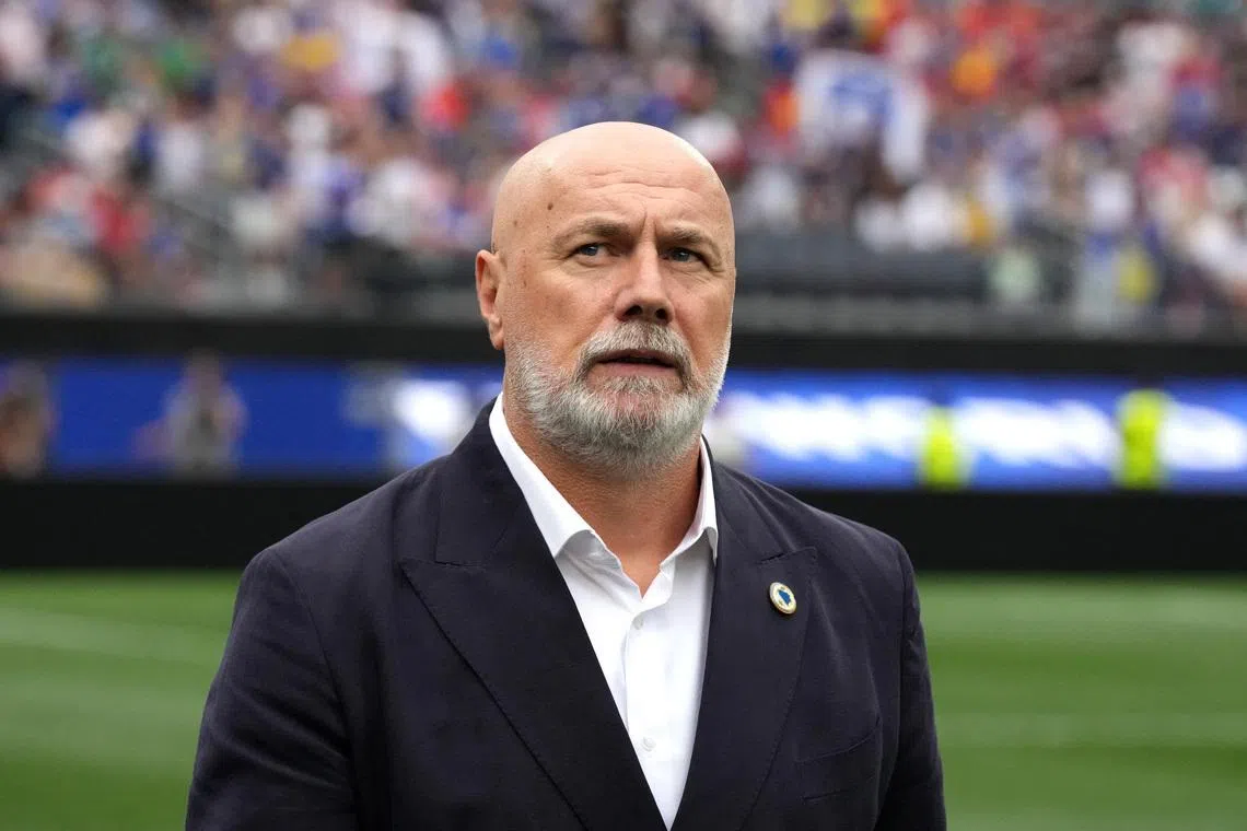 Soccer Football - FIFA World Cup 2026 - Group B - Switzerland v Bosnia and Herzegovina - Los Angeles Stadium, Inglewood, California, U.S. - June 18, 2026 Bosnia and Herzegovina coach Sergej Barbarez before the match IMAGN IMAGES via Reuters/Kirby Lee