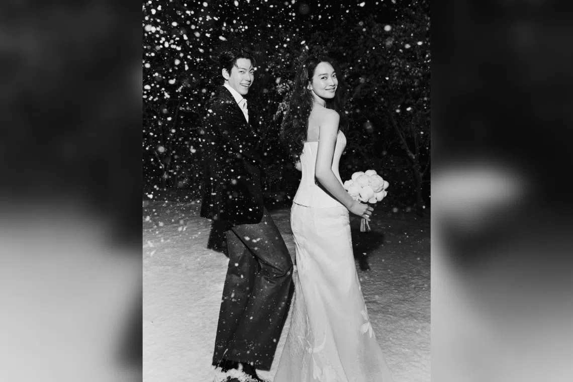 South Korean actors Kim Woo-bin (left) and Shin Min-a tied the knot in a private wedding in Seoul.