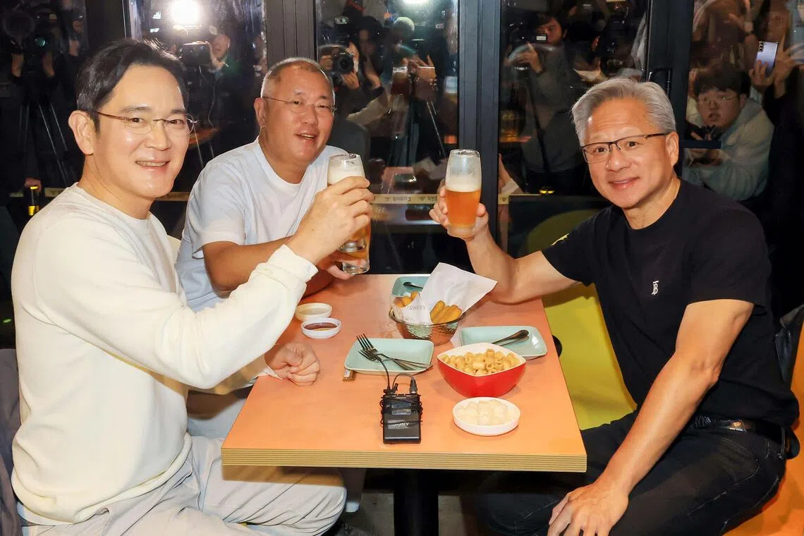 Samsung’s Jay Y Lee, Hyundai’s Chung Euisun and Nvidia’s Jensen Huang at a fried chicken restaurant in Seoul on Oct. 30.