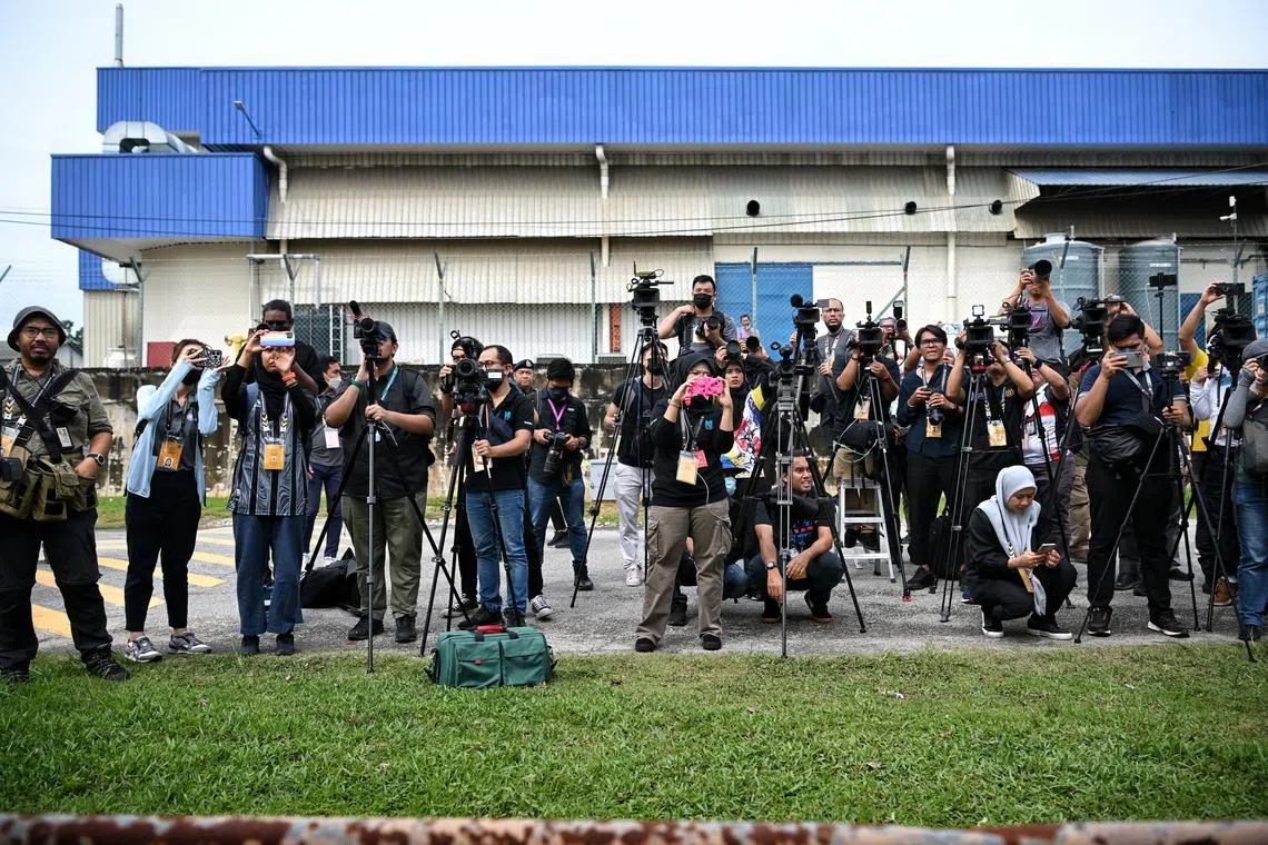 Members of the media during Nomination Day of Malaysia's 15th General Election held at the Industrial Training Institute (ILP Ipoh) in Tambun, Perak on 5 Nov 2022.