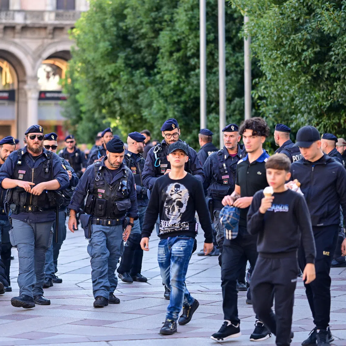 Italian police officers patrol central Milan following a weekend of violent protests and unrest, in Milan, Italy, October 19, 2026. REUTERS/Daniele Mascolo