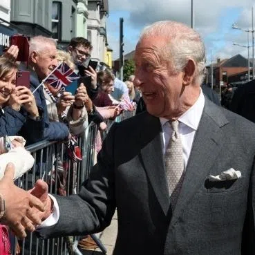 The droppings stuck their landing on the back of King Charles’ jacket, though he reportedly declined a quick wardrobe change.